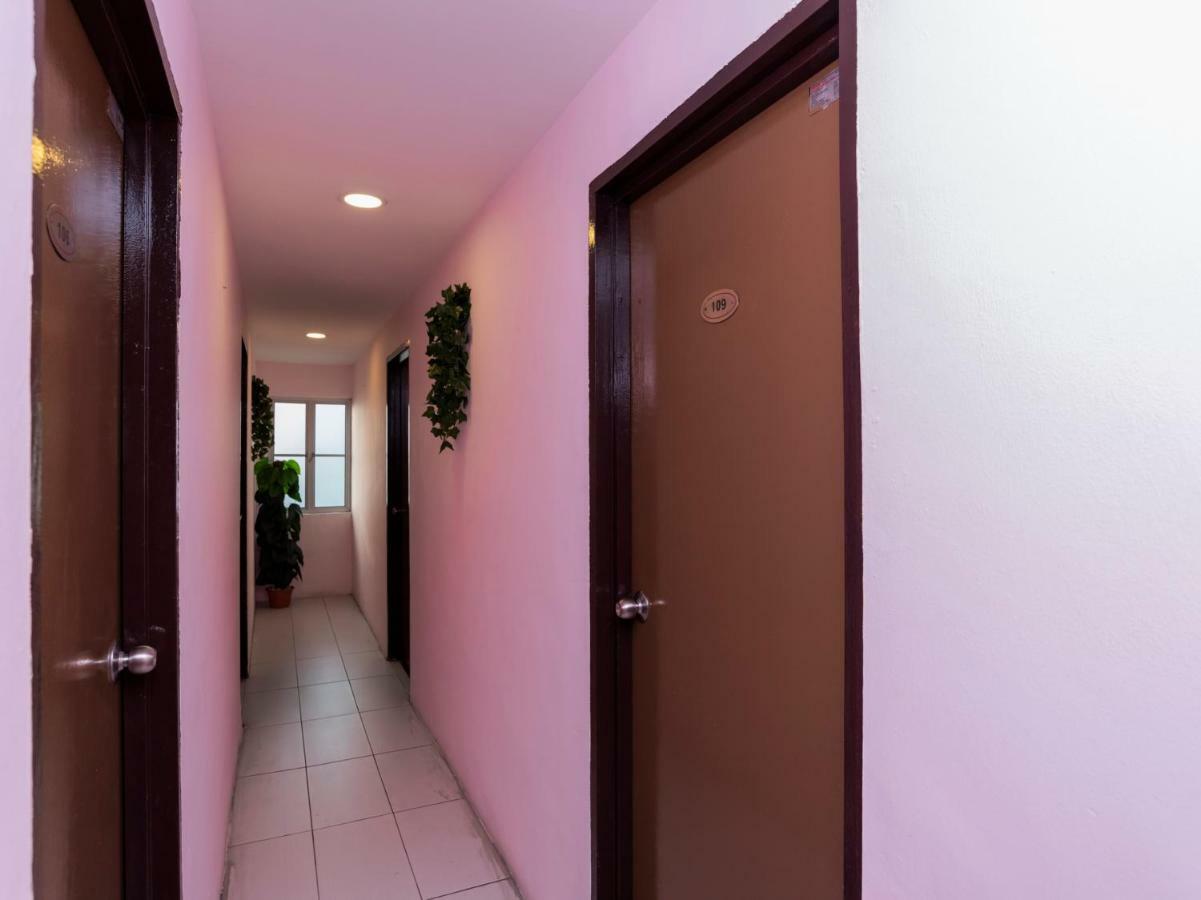 Oyo 44026 98 Hotel Джохор-Бару Экстерьер фото